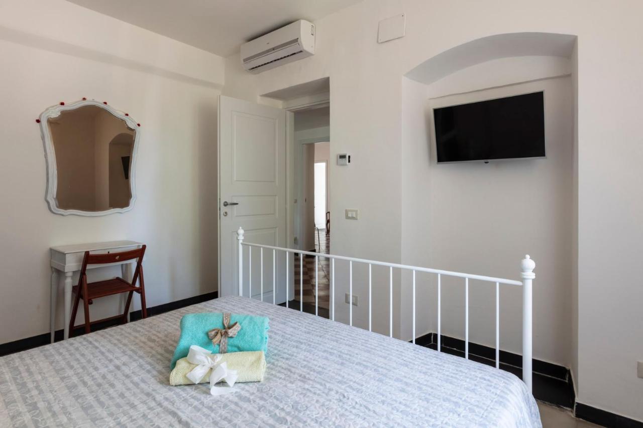 Queen Room with Shared Bathroom