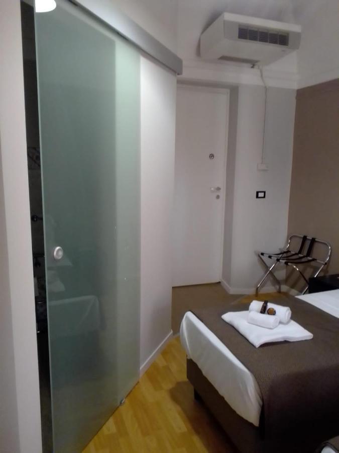 Quarto com Cama de Casal ou 2 de Solteiro