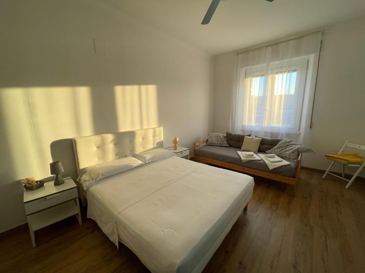 Basic Triple Room with Shared Bathroom