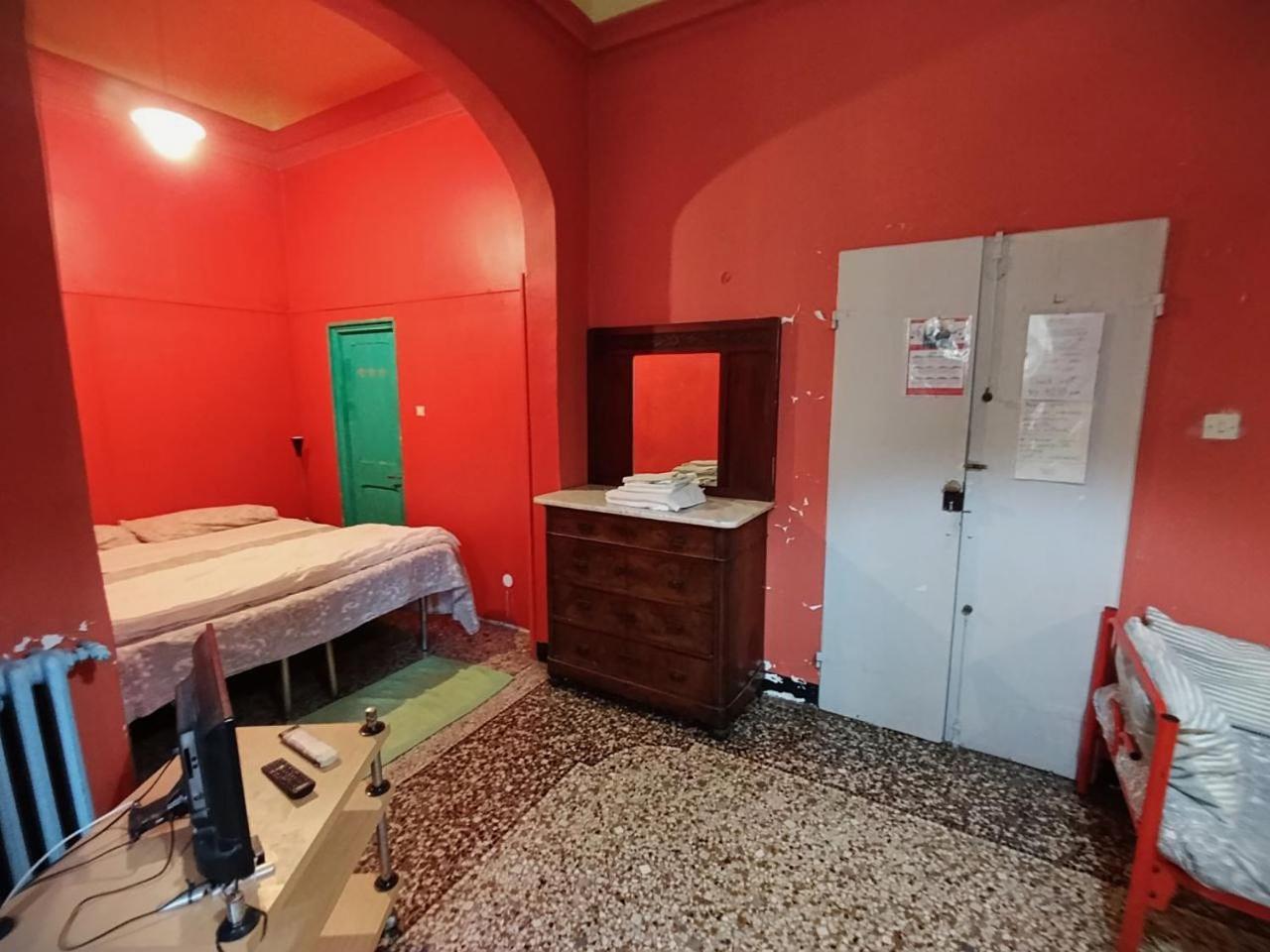 Quarto com Cama de Casal ou 2 de Solteiro e Banheiro Compartilhado