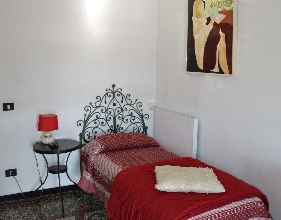Single Room with Shared Bathroom,190576174:JPEG