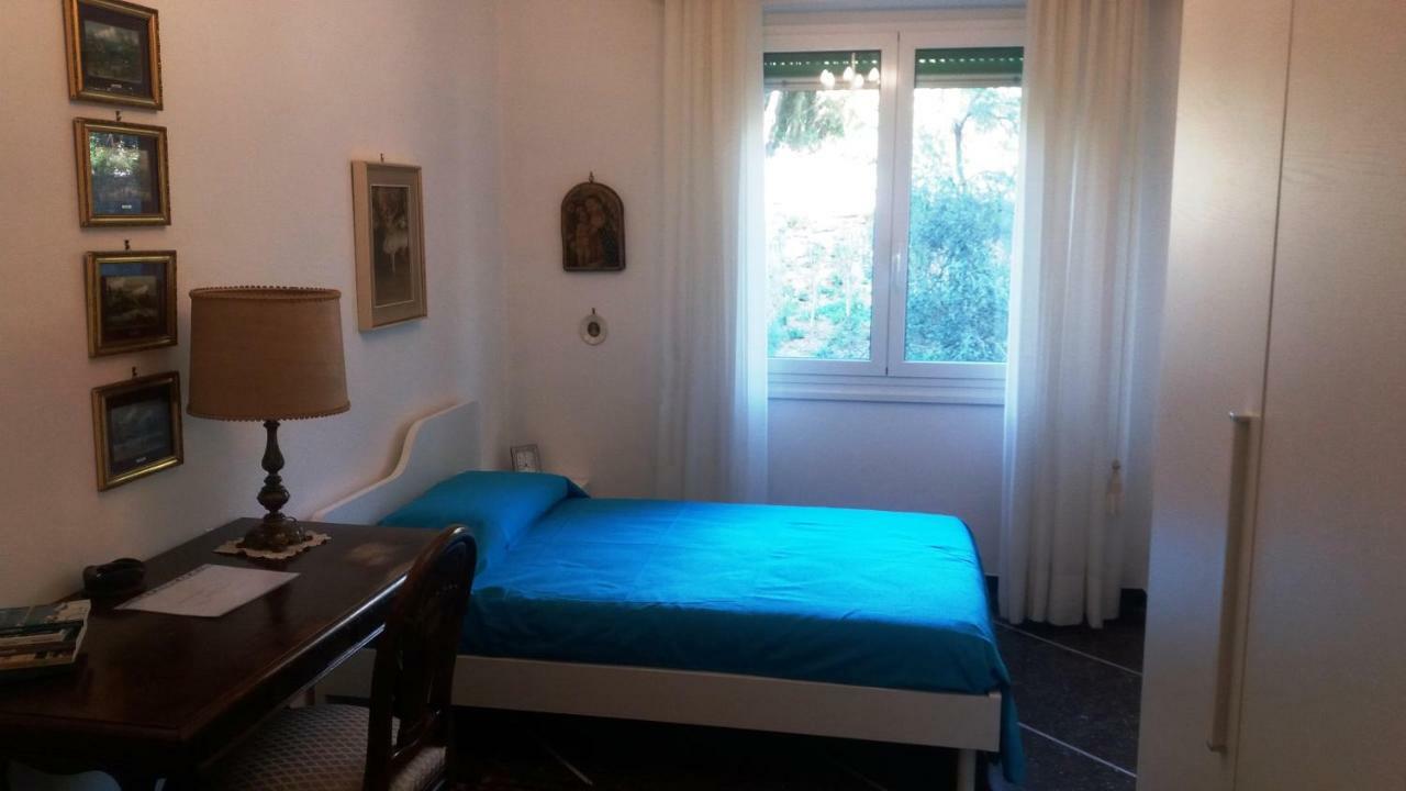 Single Room with Shared Bathroom