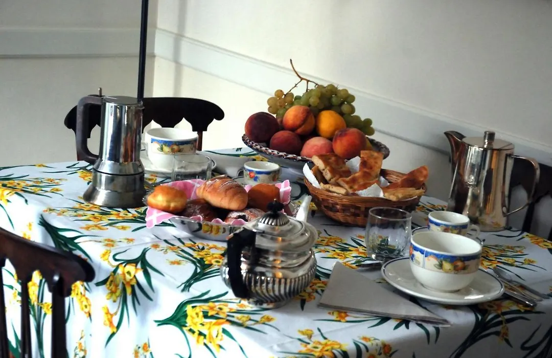 Bed And Breakfast Flowers-1