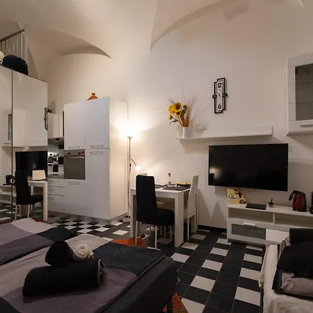Nik Rooms-3