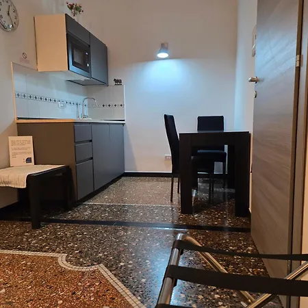 Affittacamere House Leomar Di Sara - Gaslini-3