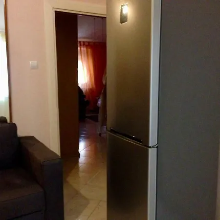 Una Stanza In Un Appartamento-3